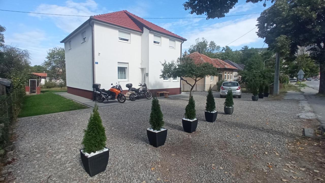 7 Kucica * Livno